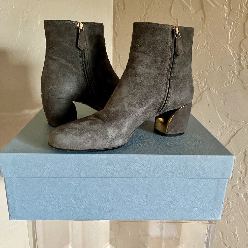 Prada, grey suede ankle boots, 2" heels, square toes, concealed zipper, sz 38.5,